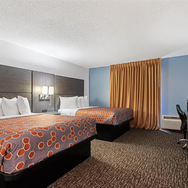 غرفة بسريرين كوين بإطلالة على الفناء، Chicago Club Inn & Suites 3/7