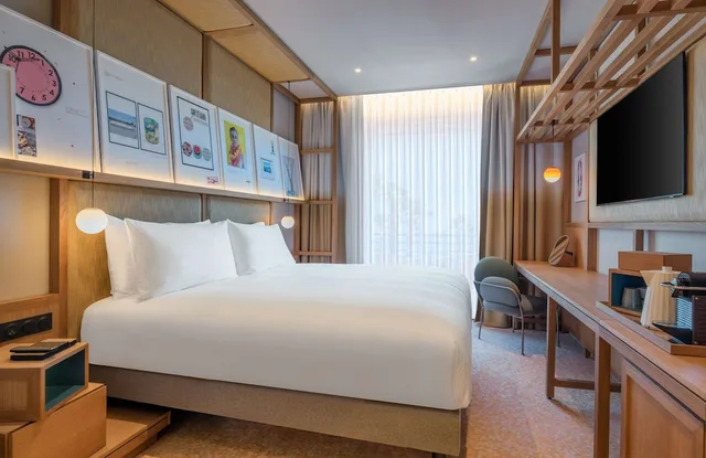 Premium, King Bed, Canopy by Hilton Cannes 3/7