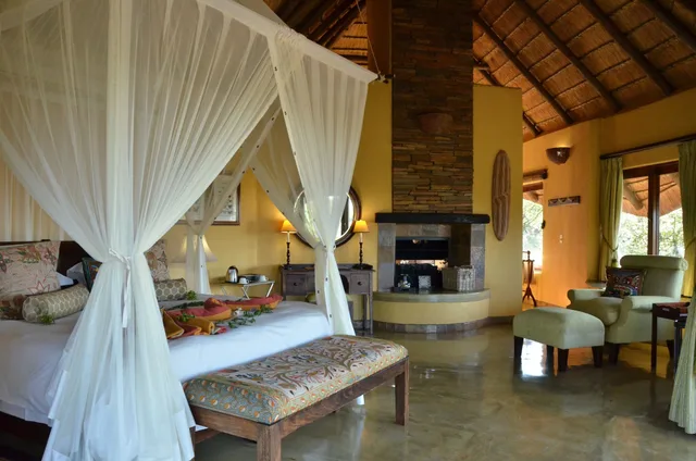 1 Bedroom, Luxury, Twin Beds, Park View, Motswiri Private Safari Lodge 2/5