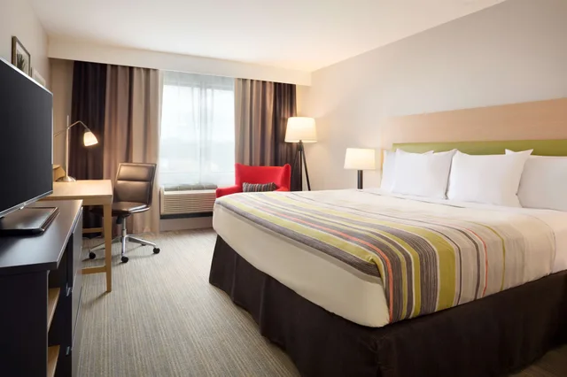 غرفة بسرير كينج، Country Inn & Suites By Radisson Asheville River Arts District 1/4