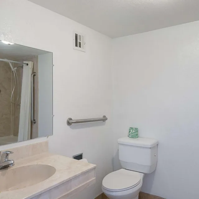 1 King Bed - Smoking, Micfridge، Motel6 San Antonio, TX - I-10 West 7/8