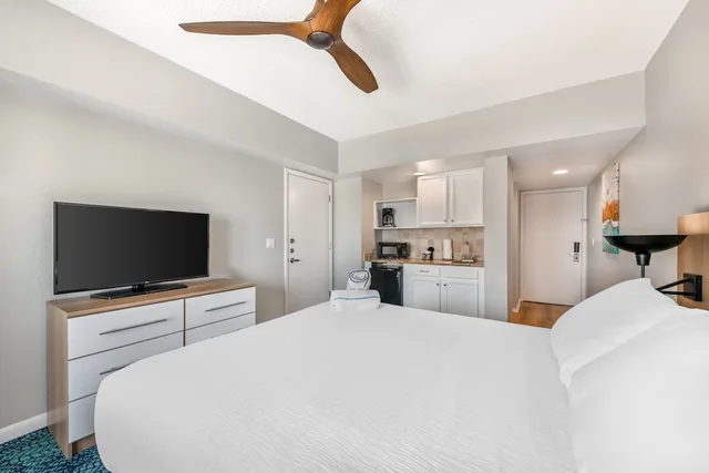 Studio, Queen Bed, Partial Ocean View, Coconut Palms Beach Resort II 2/7
