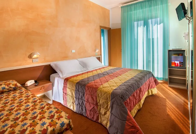 غرفة رباعية، Hotel St. Moritz 1/5