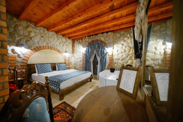 جناح بسرير كوين بجاكوزي، Nar Cave House & Swimming Pool 2/6