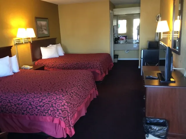 غرفة أساسية بسريرين كوين، Travel Inn North Little Rock 2/4