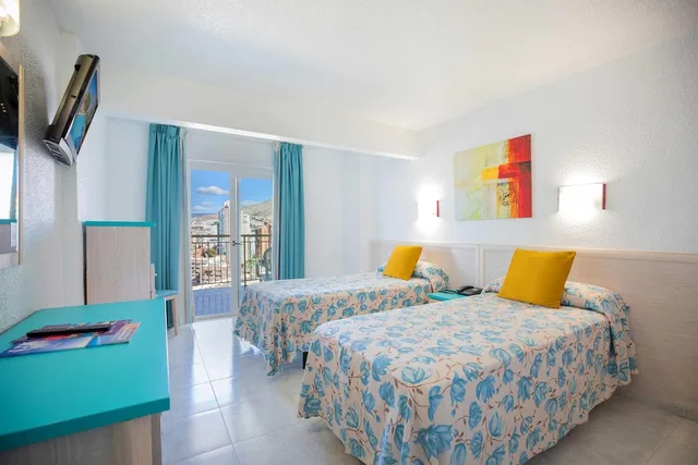 Room, Twin Beds, City View, Terrace, Servigroup Torre Dorada 1/10