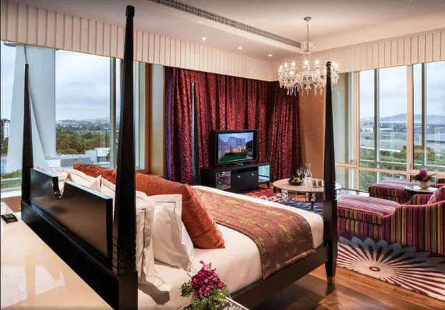 جناح غراند فاخر، TAJ SANTACRUZ 1/3