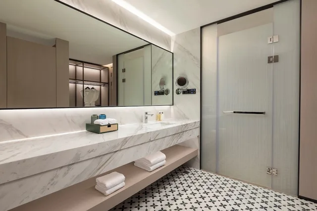 غرفة قياسية بسريرين مزدوجين بإطلالة على الحديقة، Holiday Inn Mile By Ihg 4/4