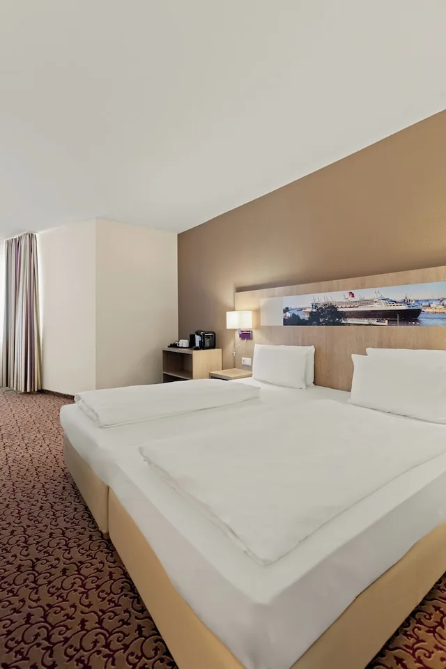 غرفة بريفيليج بسرير مزدوج مع أريكة، Mercure Hotel Hamburg Am Volkspark 4/10