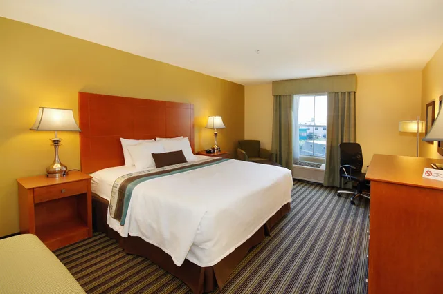 جناح بسرير كينج بإطلالة على البحر، Best Western Plus Seawall Inn and Suites By The Beach 2/5