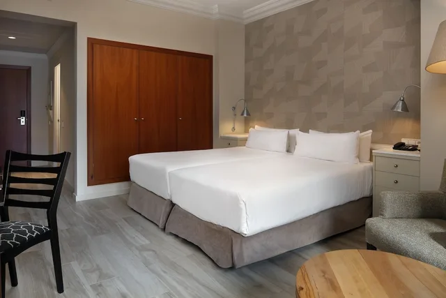 غرفة قياسية بسريرين منفصلين، Parador De Vielha 7/10