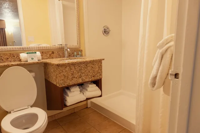 غرفة قياسية بسريرين كوين بمطبخ، Best Western Cocoa Beach Hotel and Suites 6/7