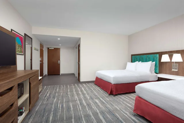 غرفة بسريرين كوين بحوض استحمام لذوي الإعاقة، Hampton Inn & Suites Durham University Medical Center 2/3