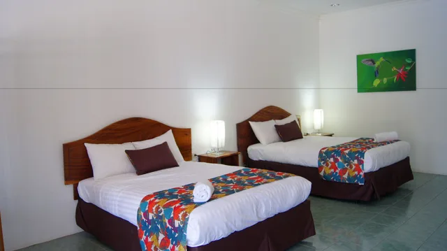 غرفة بسريرين مزدوجين يُسمح فيها بالحيوانات الأليفة، COSTA PACIFICA HOTEL 1/4