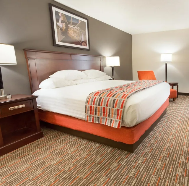 غرفة بسرير كينج، Drury Inn and Suites St Louis Airport 5/9