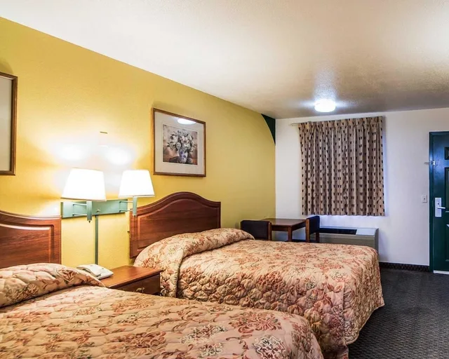 غرفة قياسية بسريرين مزدوجين للمدخنين، Econo Lodge Bartlesville Hwy 75 2/4