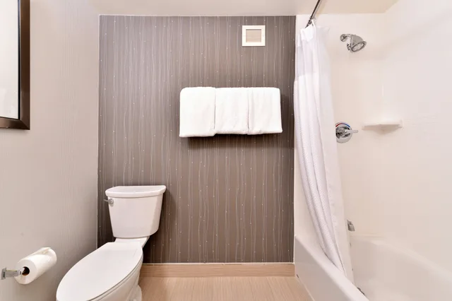 room, 2 queen beds, Courtyard Dallas Northwest 3/3