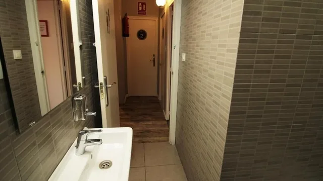 سكن مشترك مختلط قياسي بستة أسرّة بحمام مشترك، Hostal Paraiso 3/3