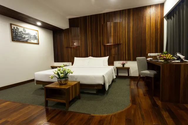 Executive, Suite, King Bed, Pool View, Sofa, Hotel Somadevi Boutique 8/10
