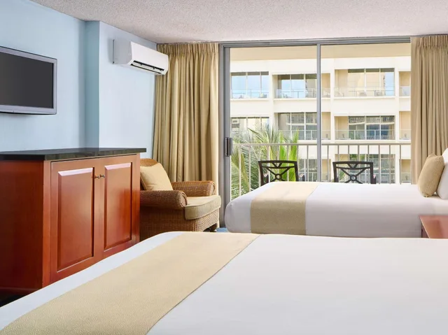 Studio, Kitchenette, 2 Lanais, Ewa Hotel Waikiki 2/3