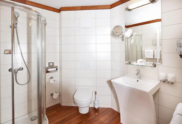 Central, Double Bed, Sofa، Mercure Fribourg Centre Remparts 3/3