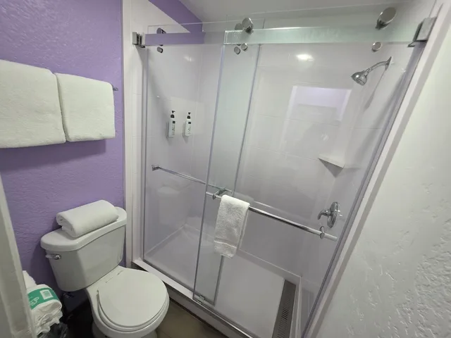 غرفة قياسية بسريرين مزدوجين، The Aqua Pacific Hotel 3/3