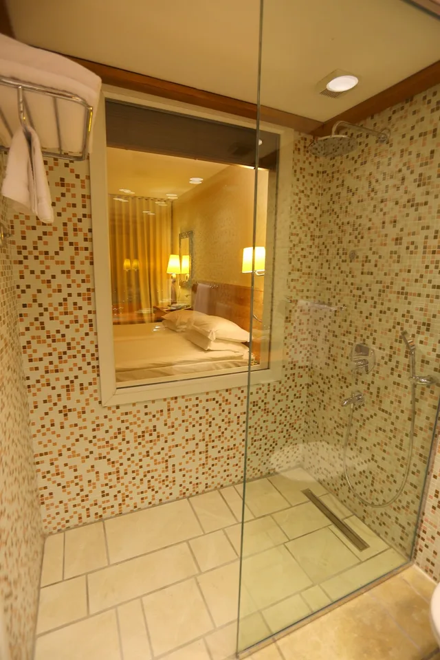 غرفة فاخرة بسرير كينج بإطلالة على البحر، The Marmara Bodrum - Adults Only 9/9