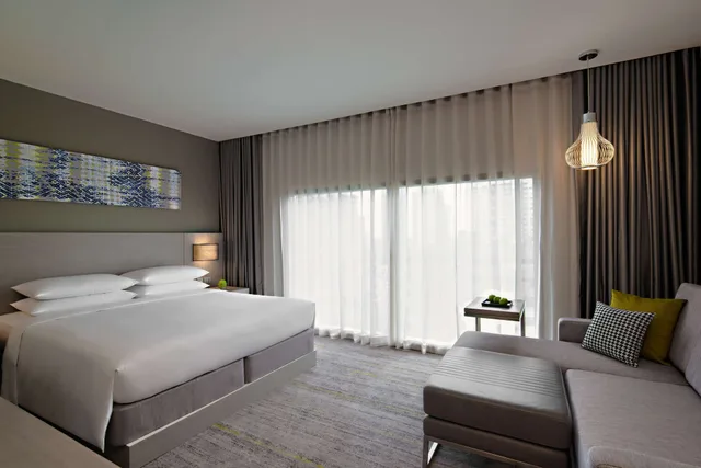 غرفة بسرير كينج بإطلالة على المدينة مع أريكة، HYATT PLACE BANGKOK SUKHUMVIT 2/8