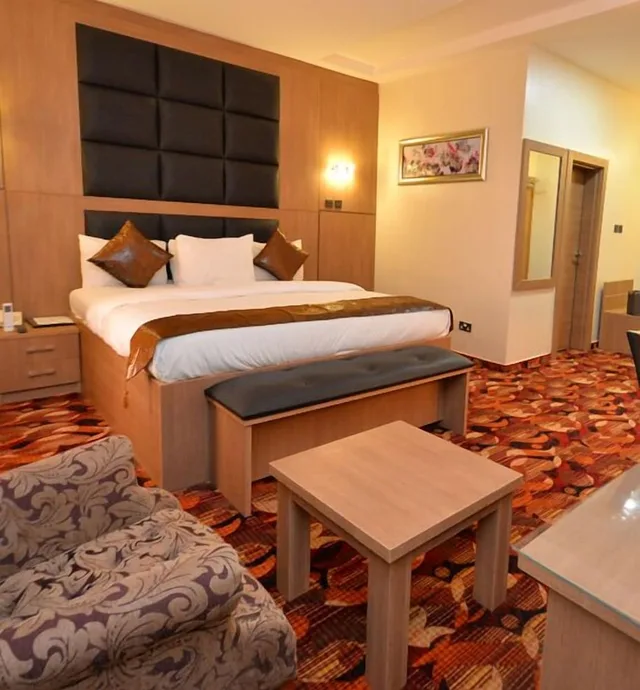 جناح ملكي بسرير كينج بشرفة، Treasures Suites & Conferences 1/2