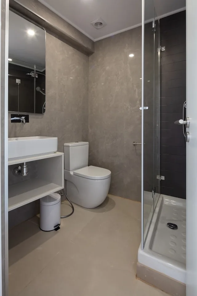 غرفة قياسية ثلاثية بسرير مزدوج وسرير فردي، The ICONS Lisbon Central Hotel 5/6
