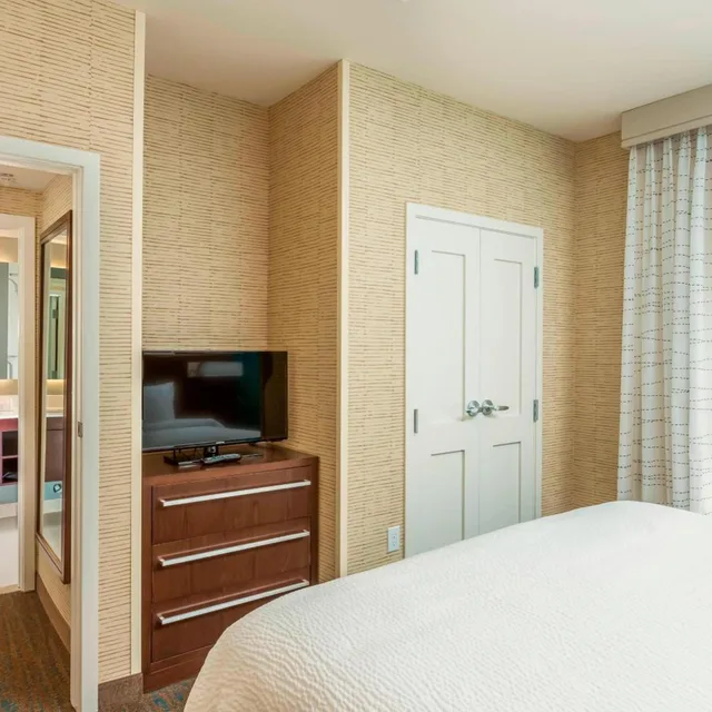 جناح بسرير كينج بغرفة نوم واحدة مع أريكة بحوض استحمام لذوي الإعاقة، Residence Inn Portland Hillsboro Brookwood 1/4