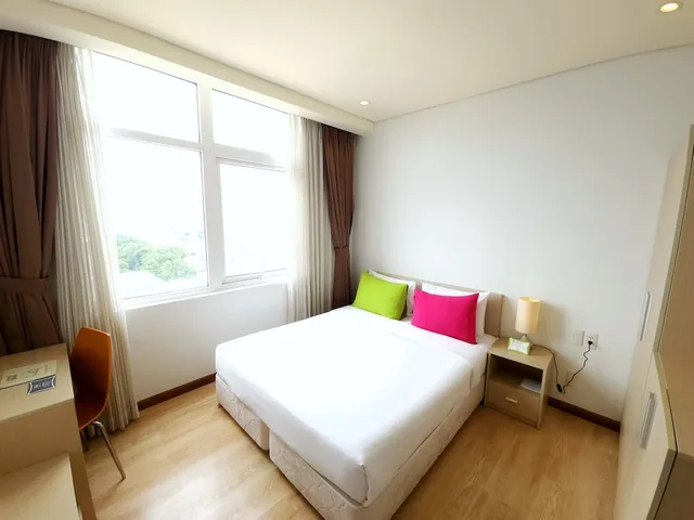 شقة ديلوكس بسرير كوين وسرير مزدوج بإطلالة على المدينة بغرفتي نوم، G8 Center Hotel Saigon 8/10