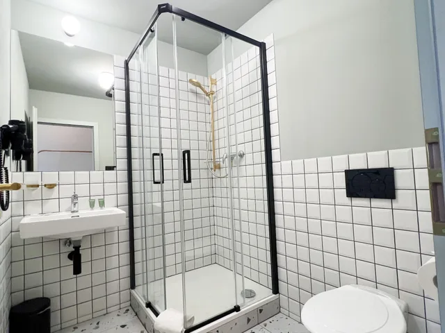 غرفة ثلاثية بسرير كوين وسرير فردي، Beranek Hotel 9/10