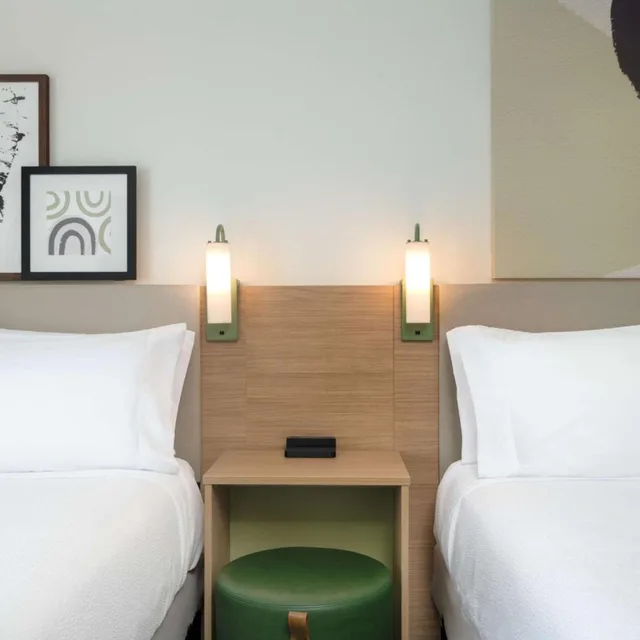 غرفة بسرير كينج وسريرين كوين لذوي الإعاقة، Spark by Hilton Orangeburg 3/6