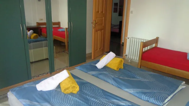 2 Bedrooms, Comfort, Apartment, 1 Single and 2 Queen Beds، APARTMENTS MORETA 2/10