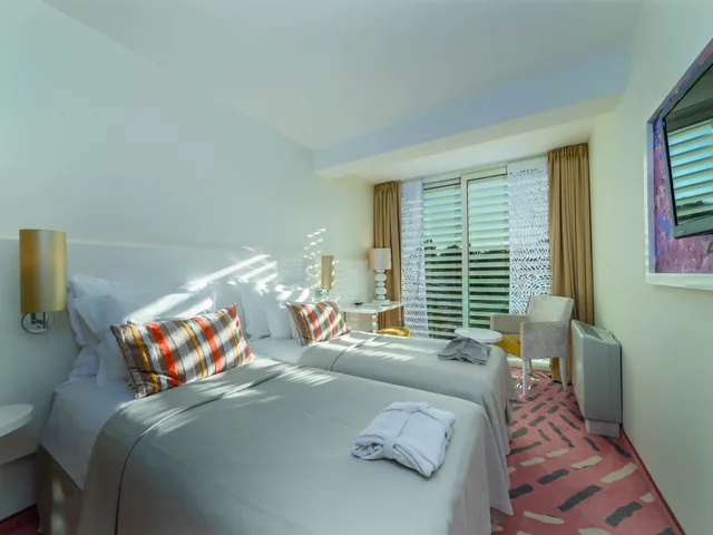 Room, Double or Twin Bed, Park or Courtyard View, French Balcony، Amadria Park Ivan 2/3