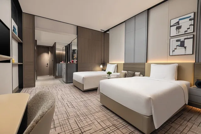 غرفة قياسية بسريرين مزدوجين مع دخول صالة النادي، Crowne Plaza Quzhou by IHG 3/10