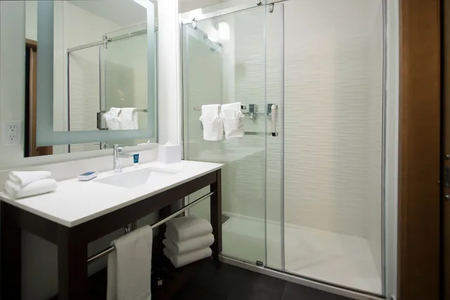 Design, 2 Queen Beds، FOUR POINTS BY SHERATON HOUSTON INTERCONTINENTAL AIRPORT 5/7