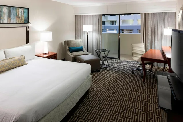 Club, King Bed, Fairfax Marriott at Fair Oaks 1/4