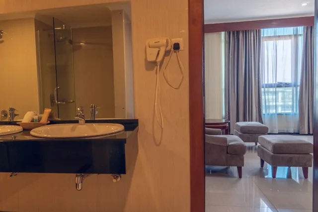 جناح تنفيذي بسرير كينج بحوض استحمام، Peacock Hotel (ex Peacock City Centre) 1/1