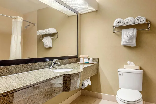 Suite, 2 Queen Beds, Quality Suites Sherman, TX 4/4