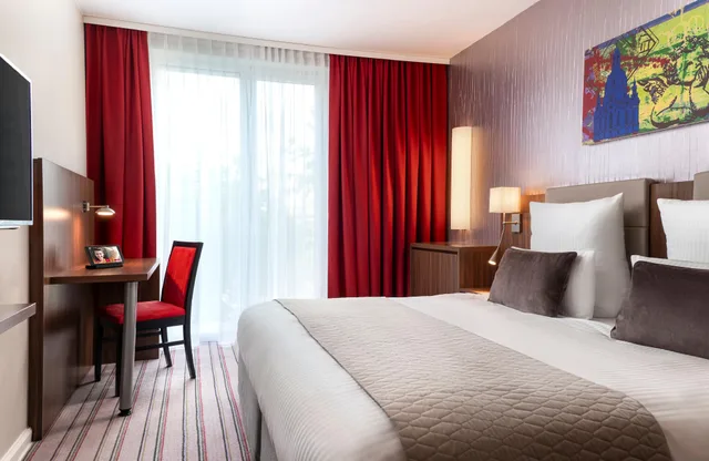 غرفة ثلاثية بسريرين منفصلين مع أريكة، Leonardo Hotel Dresden Altstadt 2/3