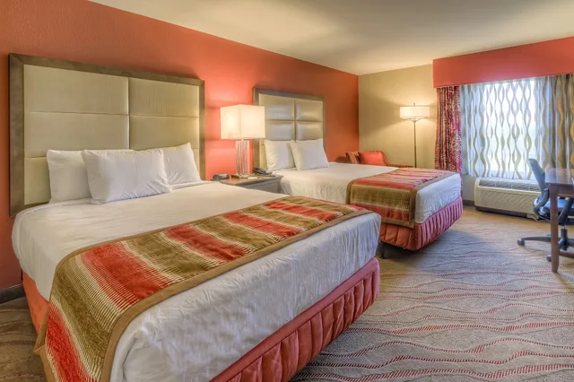 Room, 2 Queen Beds, Accessible, La Quinta Inn Suites Pigeon Forge 4/10