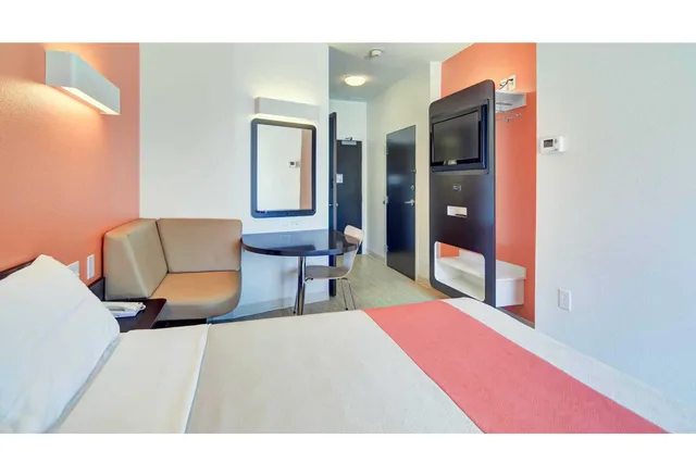 1 Queen Bed - ADA/Tub، Motel6 Roanoke, TX - Northlake - Speedway 5/6