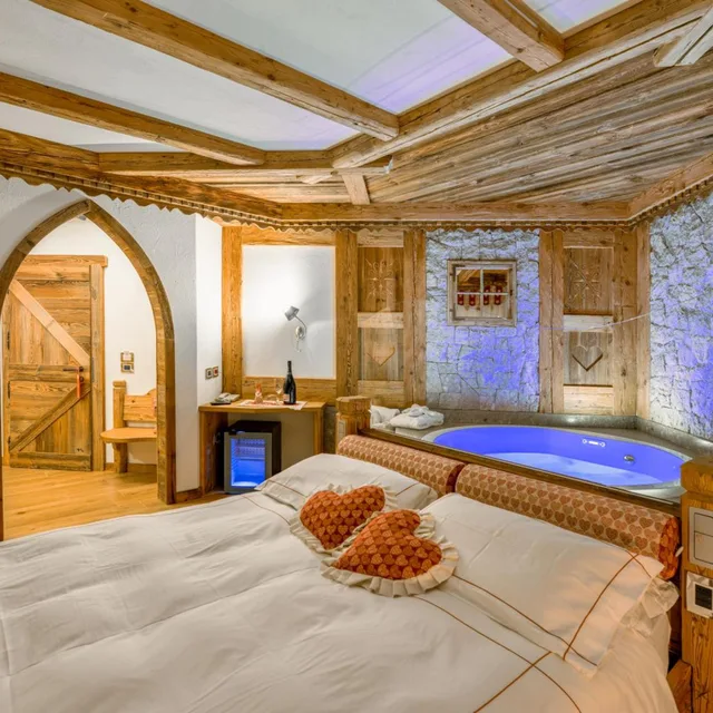 Deluxe, Suite, Hot Tub, HOTEL CHALET PINETA 2/7