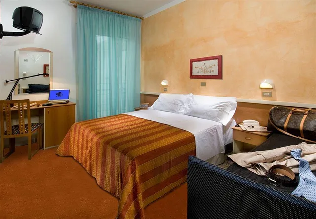 غرفة قياسية رباعية، Hotel St. Moritz 1/3