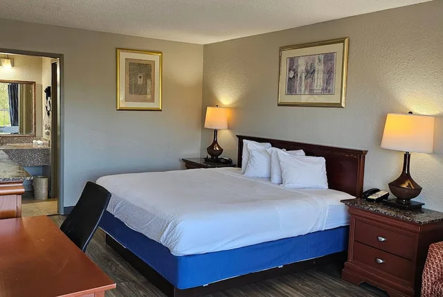 غرفة قياسية بسرير كينج، Days Inn By Wyndham Orlando Downtown 4/10