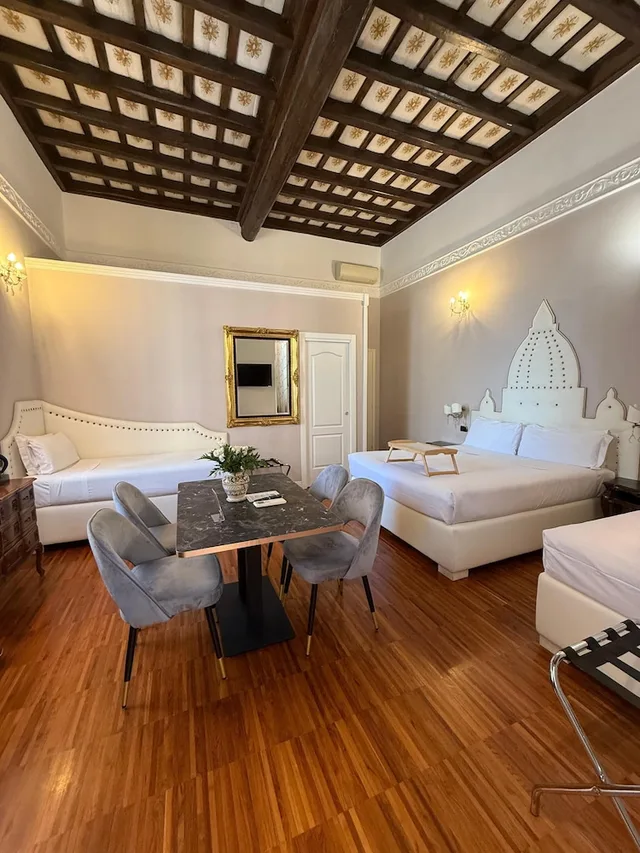 Junior Suite, Queen and Twin Beds, City View, Balcony, I Tre Moschettieri 2/6