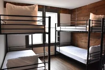 Mixed Dorm, 6 Beds, Canmore Hotel Hostel 1/1