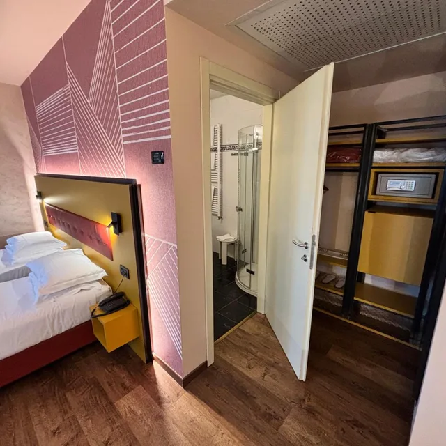 غرفة ثلاثية، Art & Hotel Aeroporto 6/8